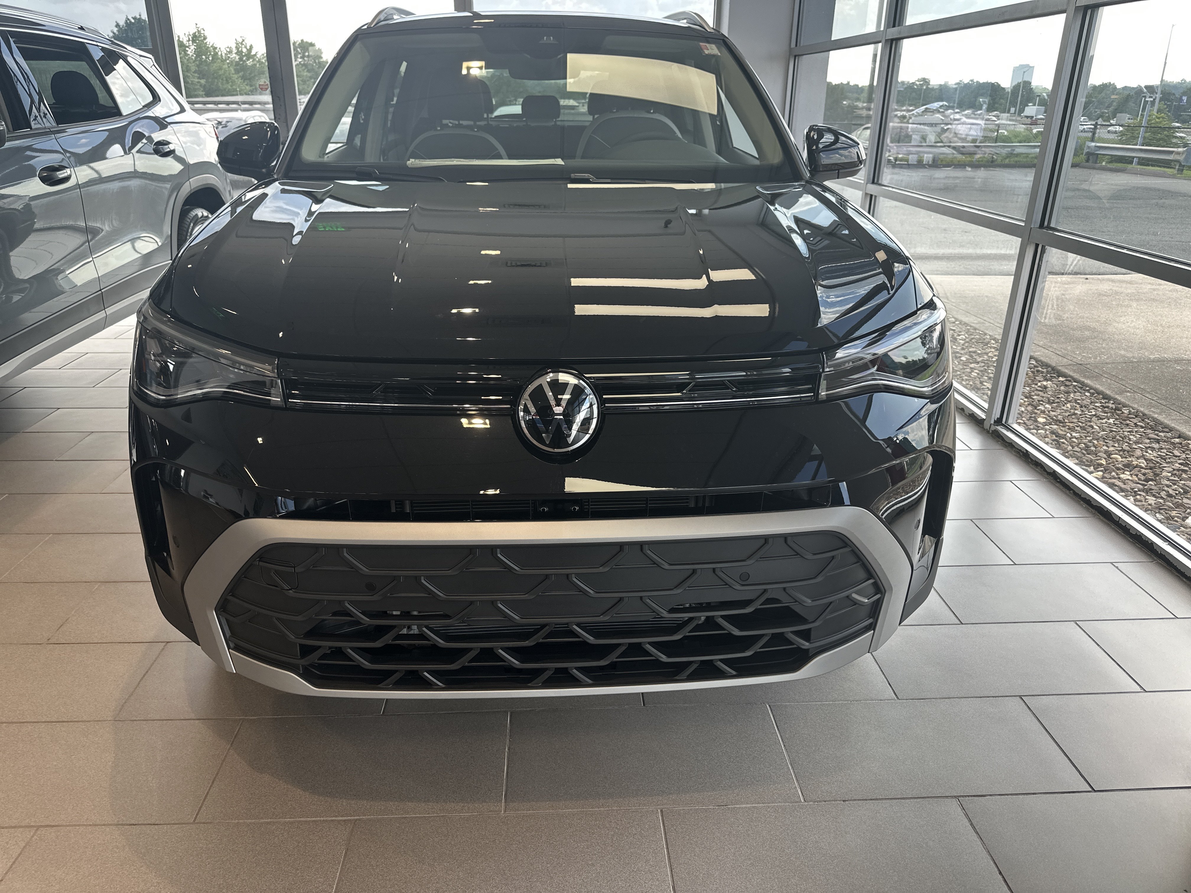 New 2025 Volkswagen Taos SE AWD/4WD image 1