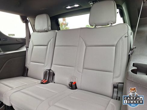 Used 2023 GMC Yukon SLT w/ SLT Luxury Package RWD image 9