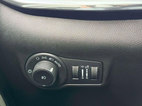 Used 2024 Jeep Compass Limited image 18