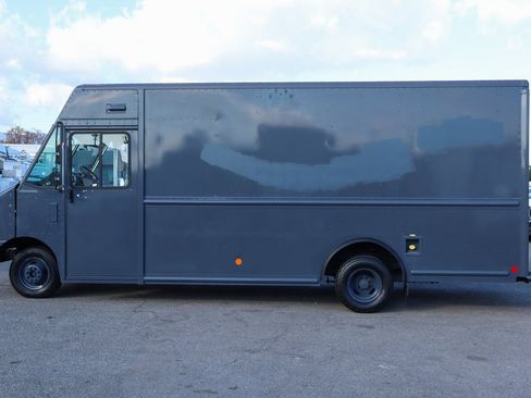 Used 2019 Ford E-450 and Econoline 450 Super Duty image 5