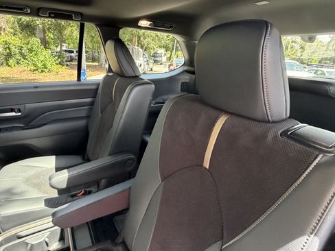 Used 2026 Toyota Grand Highlander AWD Hybrid image 32