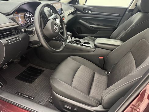 Used 2025 Nissan Altima 2.5 SV FWD image 23