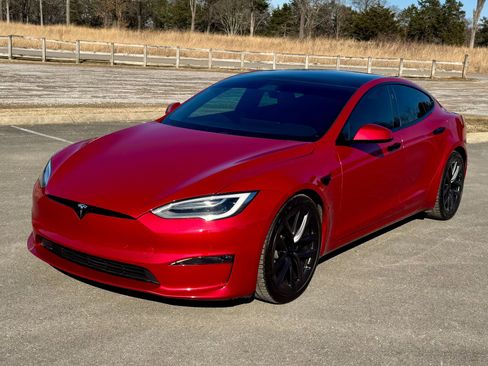 Used 2021 Tesla Model S Plaid image 2