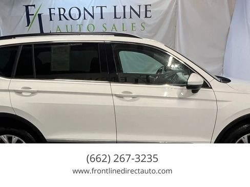 Used 2018 Volkswagen Tiguan SE w/ Panoramic Sunroof Package FWD image 8