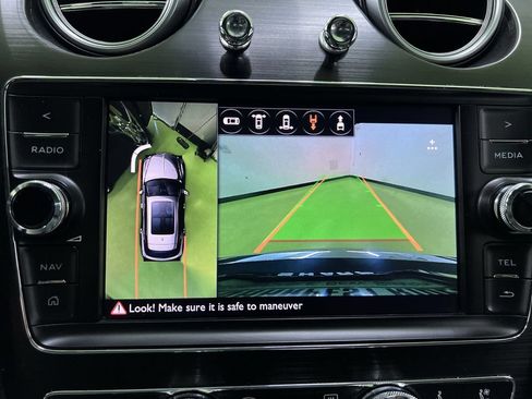 Used 2018 Bentley Bentayga AWD/4WD image 21