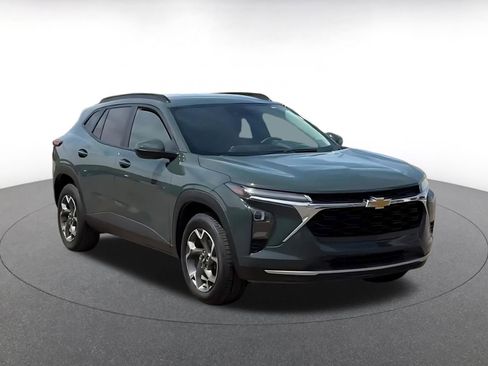 Used 2025 Chevrolet Trax LT image 3