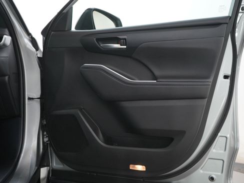 Used 2025 Toyota Highlander XSE image 9