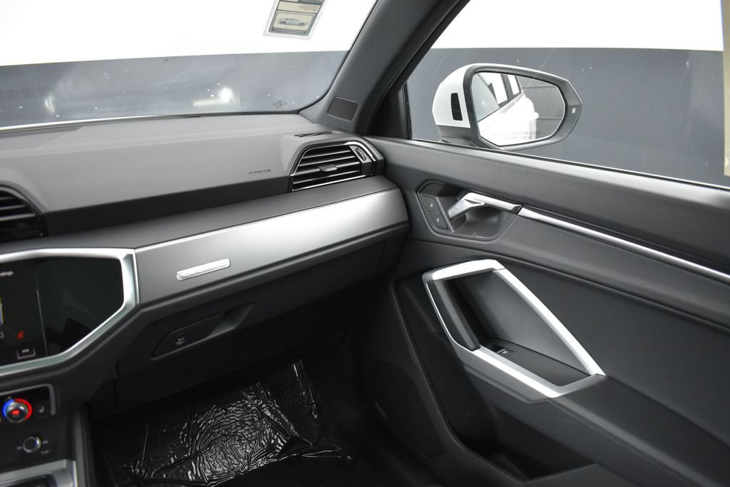 Used 2025 Audi Q3 2.0T Premium AWD/4WD image 13