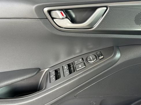 Used 2022 Hyundai Ioniq SE image 13