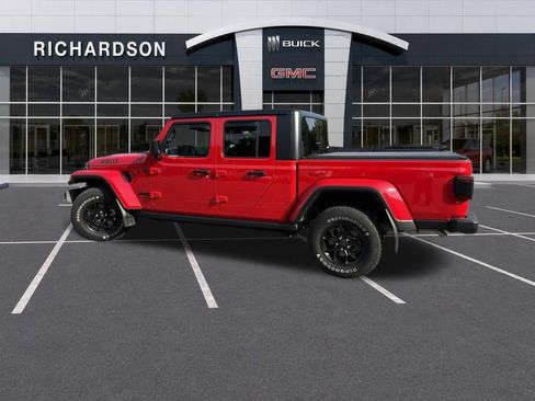 Used 2024 Jeep Gladiator Sport AWD/4WD image 8