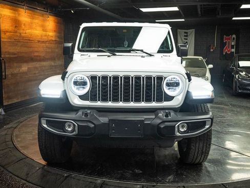 Used 2025 Jeep Wrangler Unlimited Sahara image 4