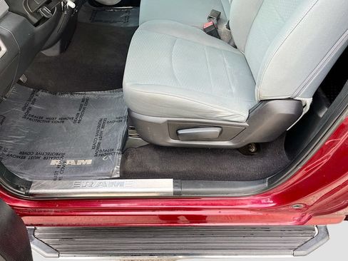Used 2018 RAM 1500 Express RWD image 17