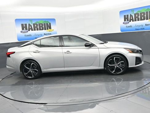 Used 2025 Nissan Altima 2.5 SR image 7