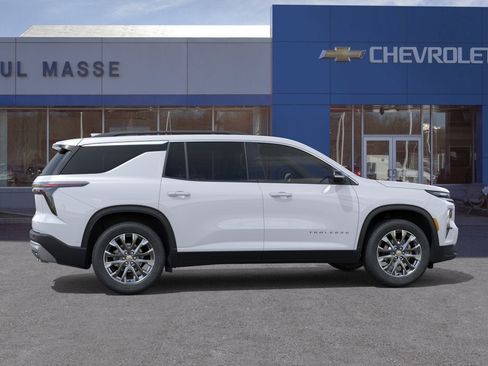 New 2026 Chevrolet Traverse LT w/ Sun and Wheel Package AWD/4WD image 5