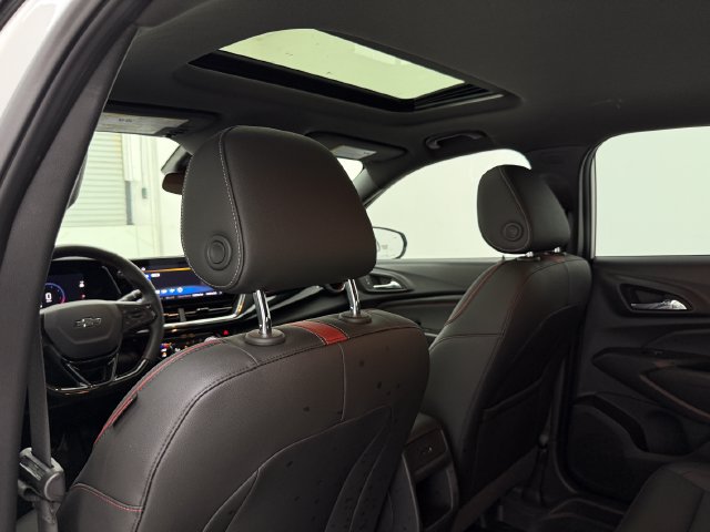 Used 2026 Chevrolet Trax RS w/ Sunroof Package FWD image 31