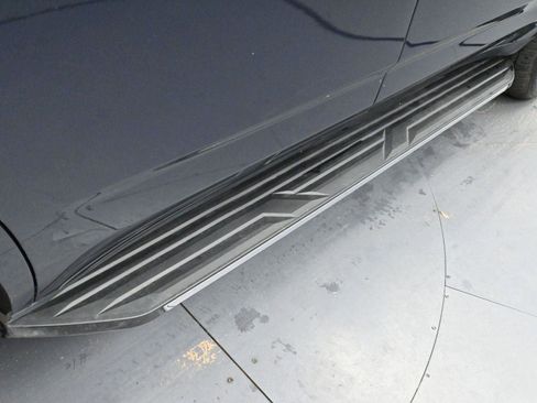 Used 2021 Chevrolet Tahoe Premier w/ Premium Package image 9