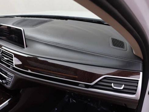 Used 2016 BMW 740i image 49