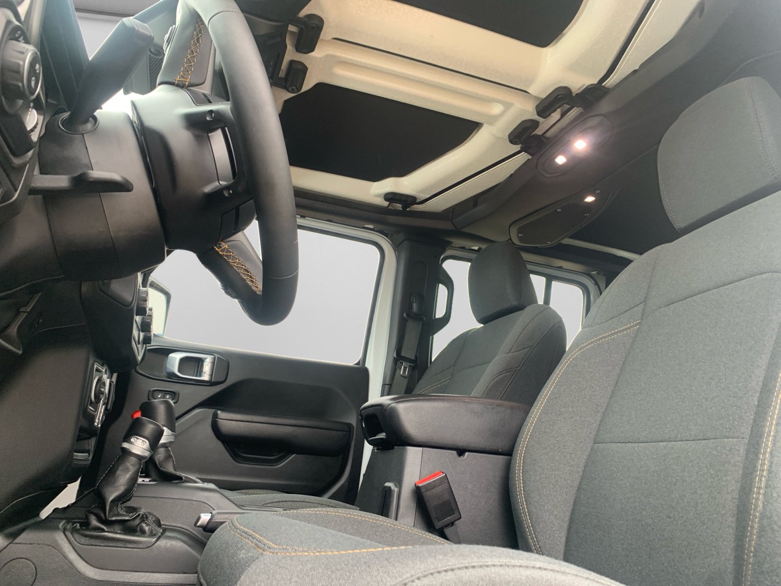 Used 2024 Jeep Gladiator Sport AWD/4WD image 17