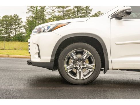 Used 2017 Toyota Highlander Limited Platinum AWD/4WD image 10