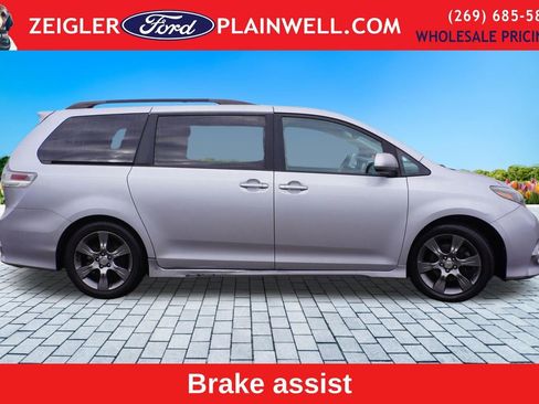 Used 2016 Toyota Sienna SE Premium image 6