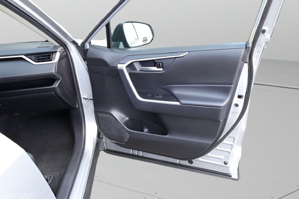 Certified 2025 Toyota RAV4 XLE AWD/4WD image 14