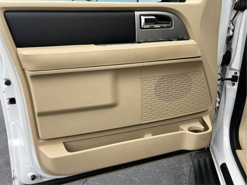 Used 2017 Ford Expedition XLT RWD image 17