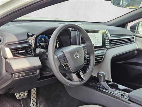 Used 2025 Toyota Camry SE FWD image 10