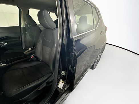 Used 2022 Nissan Kicks SV w/ Interior Electronics Package FWD image 12