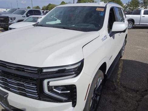 Used 2025 Chevrolet Tahoe High Country AWD/4WD image 3