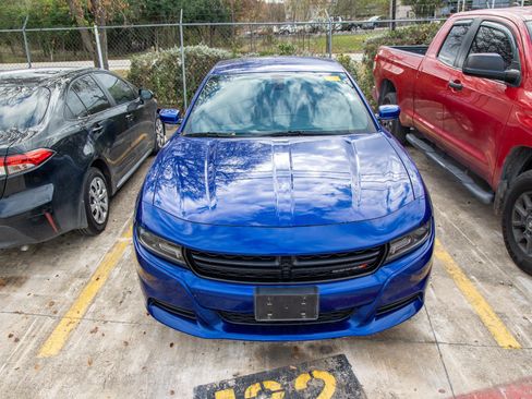 Used 2019 Dodge Charger SXT image 5