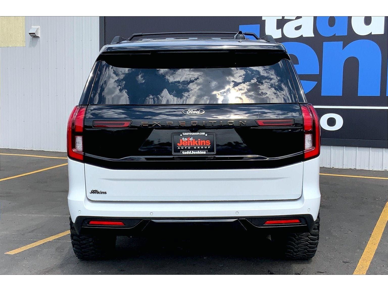 Used 2025 Ford Expedition Tremor AWD/4WD image 4