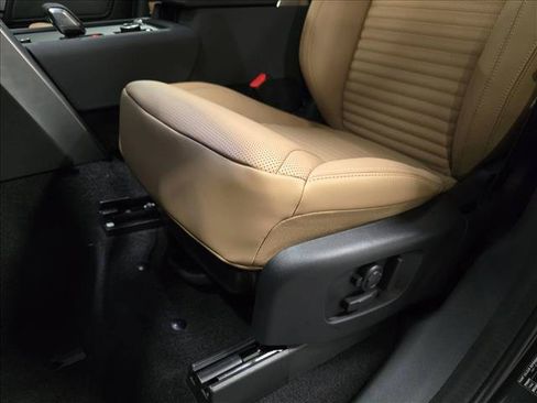 New 2026 Land Rover Discovery Limited Edition AWD/4WD image 30