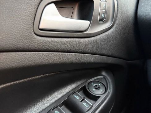 Used 2019 Ford Escape SEL image 31