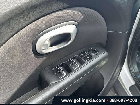 Used 2019 Kia Soul FWD image 12