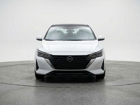 Used 2025 Nissan Sentra SV image 2