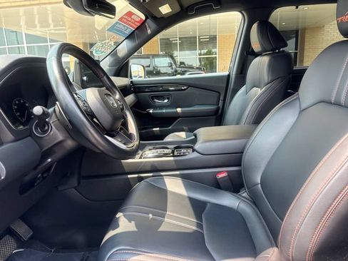 Certified 2025 Honda Pilot TrailSport image 8