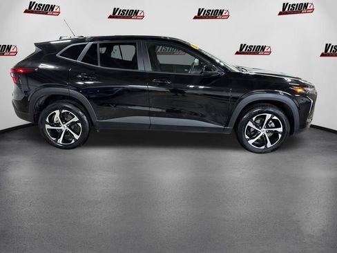 Used 2025 Chevrolet Trax RS FWD image 4