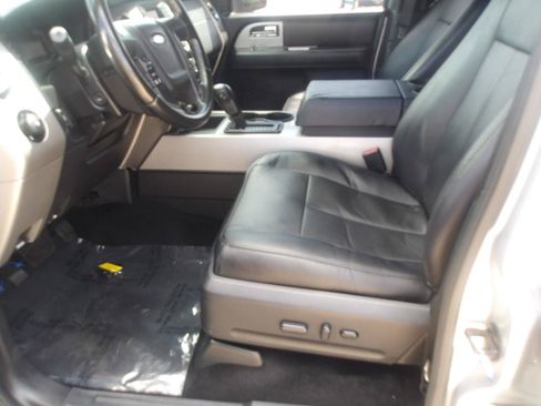 Used 2015 Ford Expedition XLT w/ Equipment Group 201A RWD image 19