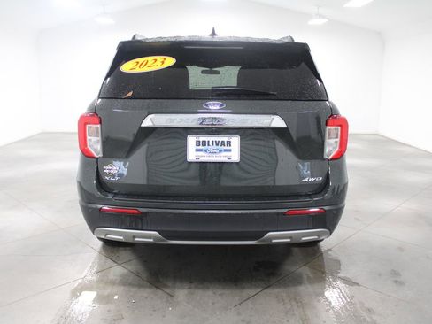 Used 2023 Ford Explorer XLT w/ Equipment Group 202A image 8