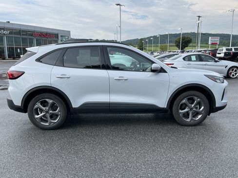 Used 2025 Ford Escape ST-Line Select w/ Tech Pack #2 AWD/4WD image 2