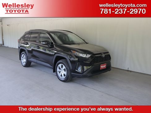 Used 2019 Toyota RAV4 LE AWD/4WD image 1