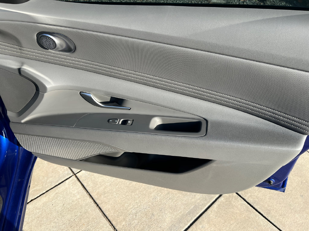 Certified 2025 Hyundai Elantra SEL FWD image 6