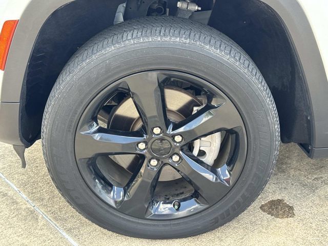 Used 2023 Jeep Grand Cherokee L Laredo RWD image 5