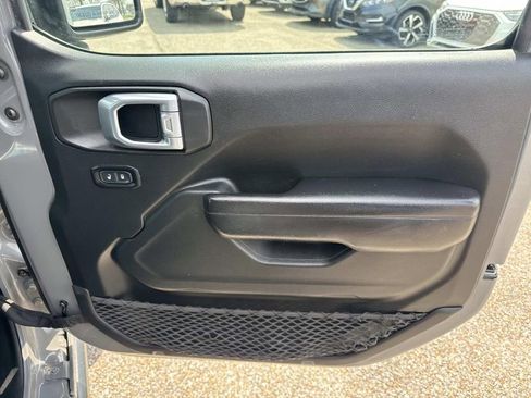 Used 2021 Jeep Gladiator Sport image 15