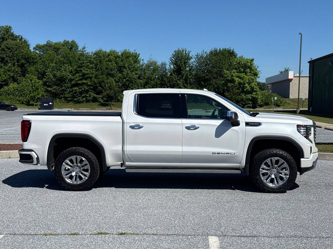 Used 2022 GMC Sierra 1500 Denali AWD/4WD image 9