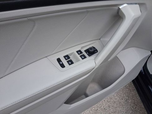 Used 2023 Volkswagen Tiguan SE R-Line FWD image 17