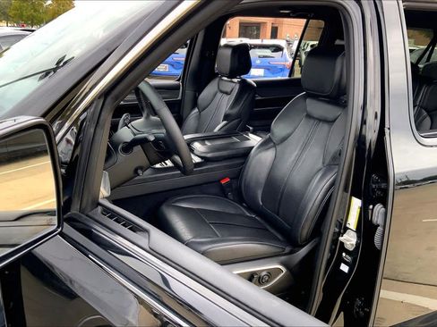 Used 2023 Jeep Wagoneer L Series III w/ Preferred Equipment Group image 7