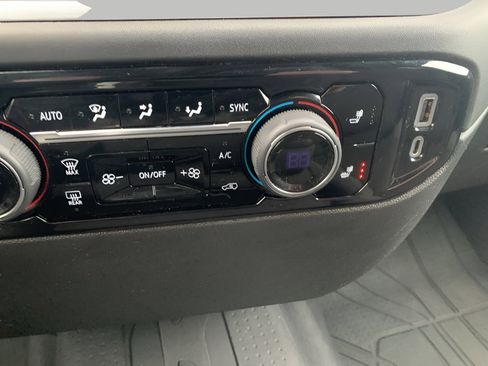 Used 2022 Chevrolet Silverado 1500 LT image 14