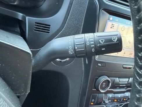 Used 2019 Ford Explorer XLT w/ Equipment Group 202A AWD/4WD image 24