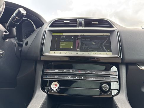 Used 2019 Jaguar F-PACE Premium AWD/4WD image 30